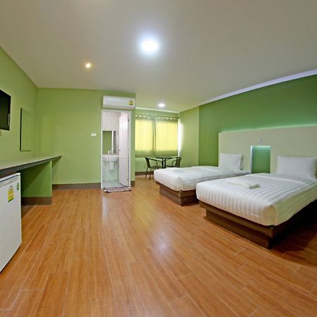 Central Park Hotel SingBuri Buitenkant foto