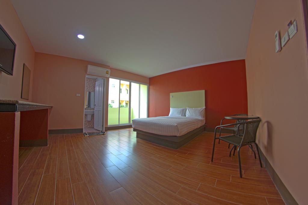 Central Park Hotel SingBuri Buitenkant foto