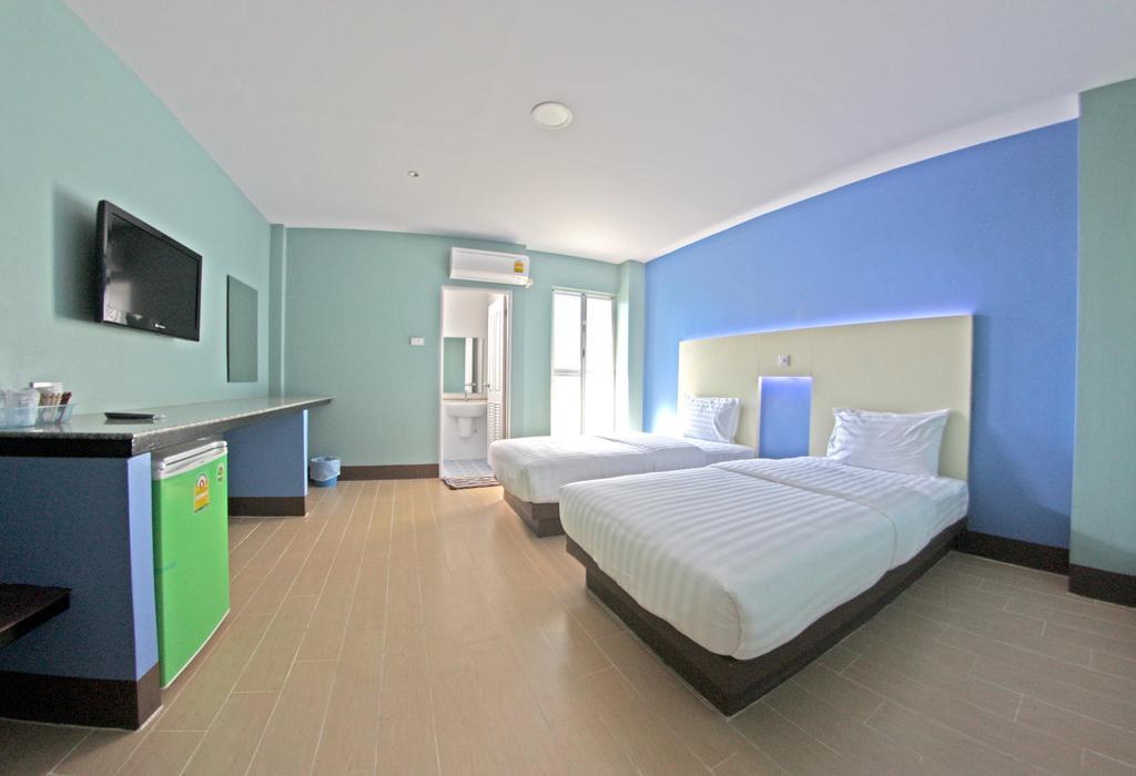 Central Park Hotel SingBuri Buitenkant foto