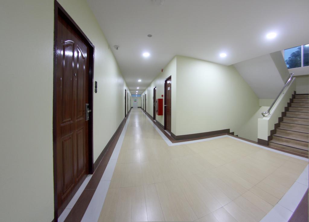 Central Park Hotel SingBuri Buitenkant foto