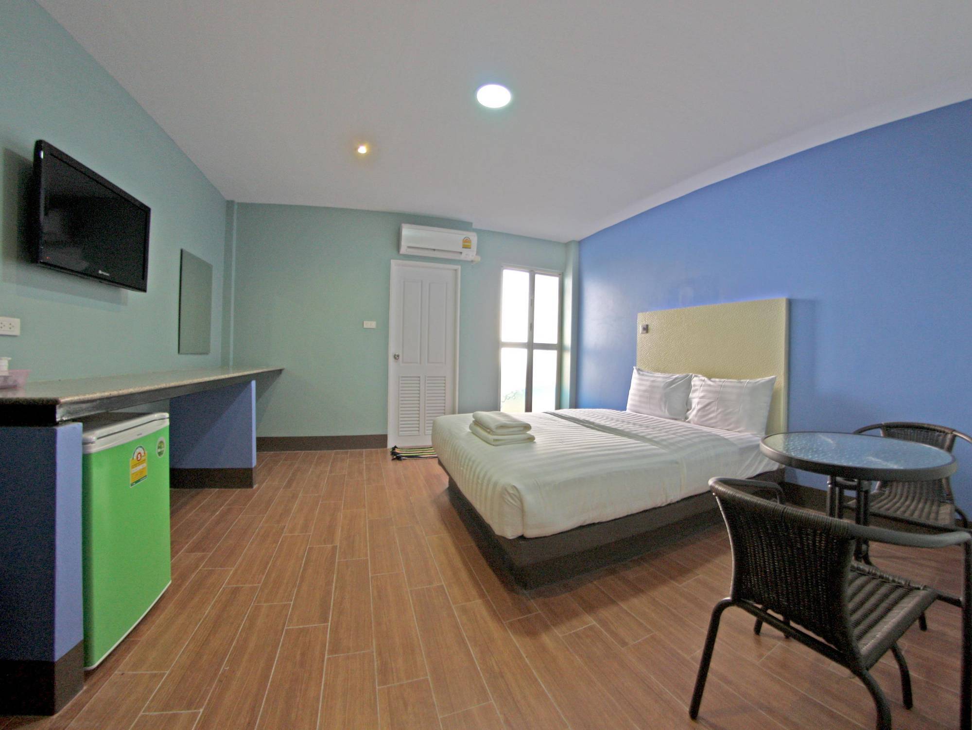 Central Park Hotel SingBuri Buitenkant foto