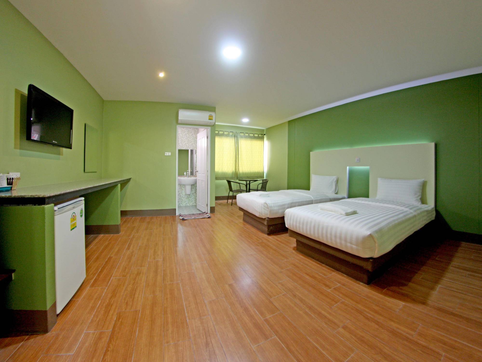 Central Park Hotel SingBuri Buitenkant foto