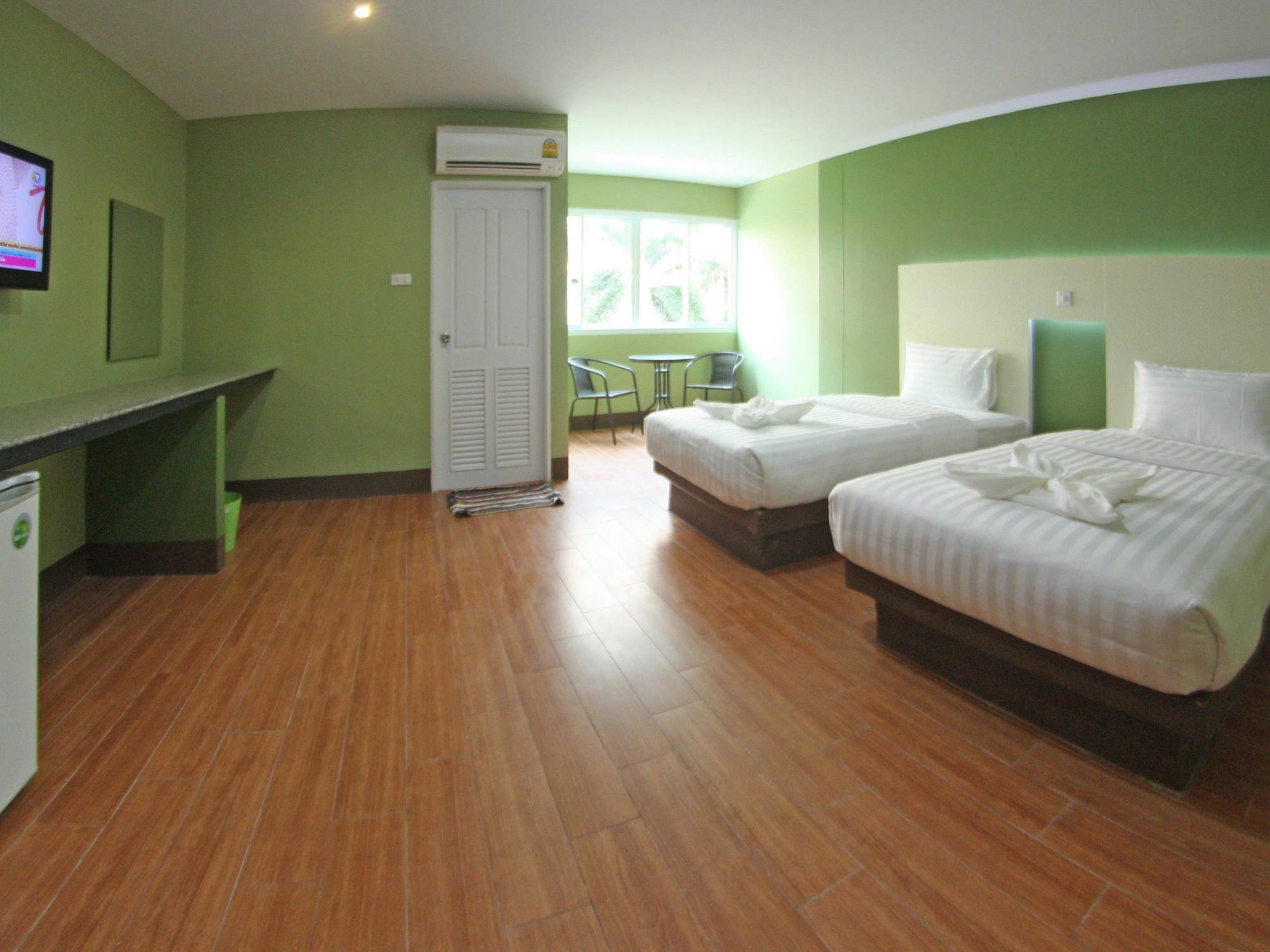 Central Park Hotel SingBuri Buitenkant foto