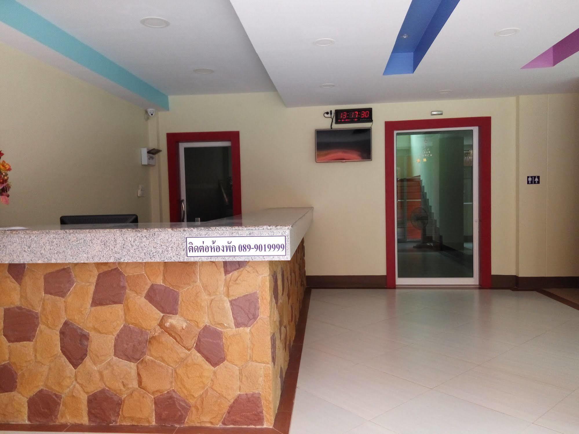 Central Park Hotel SingBuri Buitenkant foto