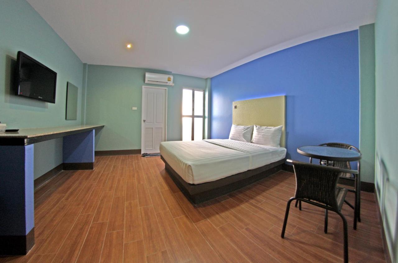 Central Park Hotel SingBuri Buitenkant foto